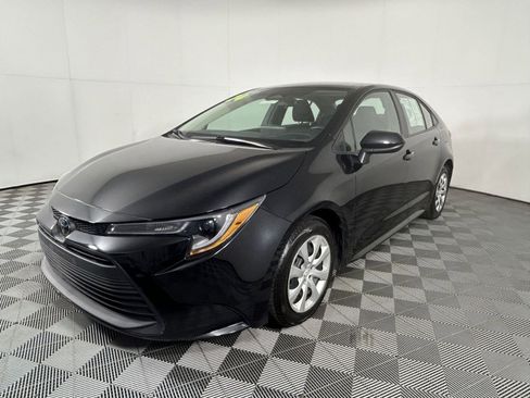Used 2024 Toyota Corolla LE image 3
