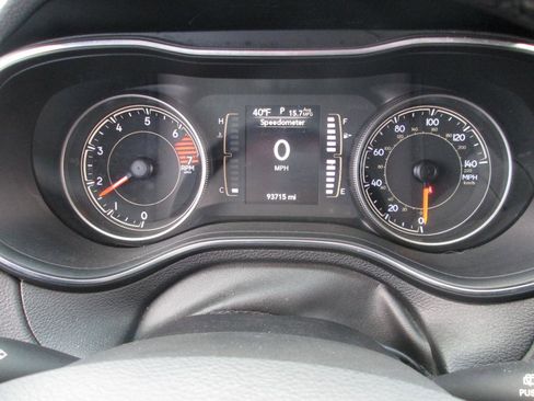 Used 2019 Jeep Cherokee Latitude Plus w/ Comfort/Convenience Group AWD/4WD image 11