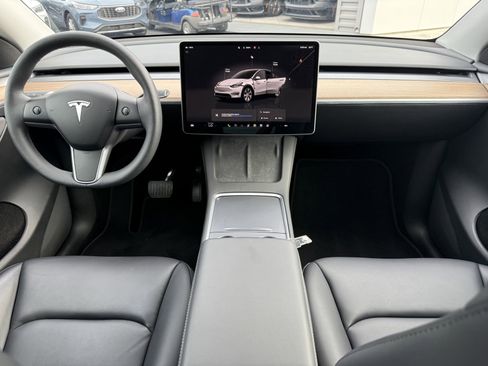 Used 2024 Tesla Model Y Long Range AWD/4WD image 13