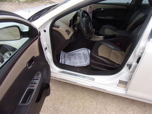 Used 2012 Chevrolet Malibu LTZ FWD image 2