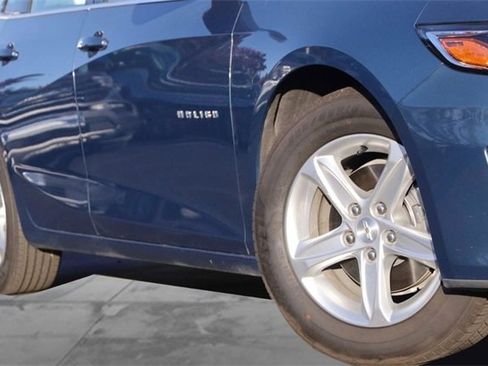 Used 2024 Chevrolet Malibu LT image 3