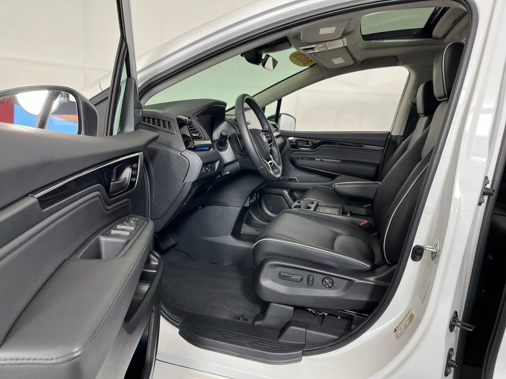 Certified 2026 Honda Odyssey Touring image 30