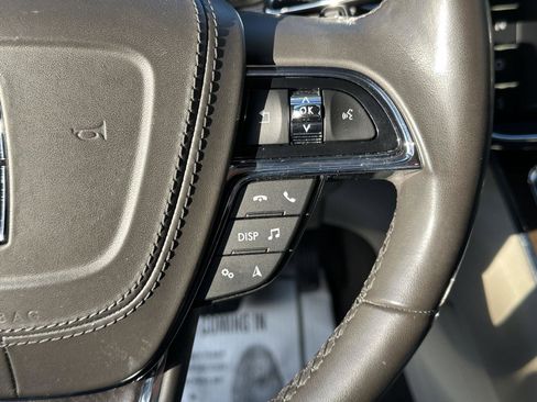 Used 2019 Lincoln Continental Select w/ Continental Climate Package image 10