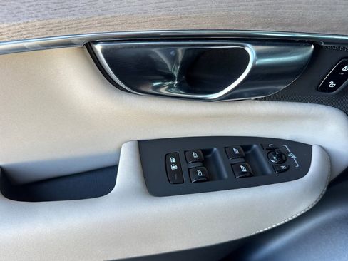 Certified 2025 Volvo XC90 B6 Plus image 15