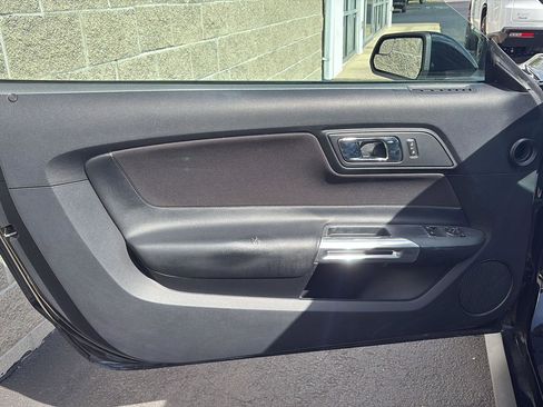 Used 2016 Ford Mustang Coupe RWD image 4