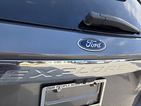 Used 2021 Ford Explorer Limited w/ Equipment Group 301A RWD image 30