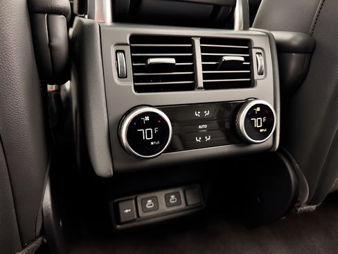 Used 2025 Land Rover Discovery Dynamic SE AWD/4WD image 19