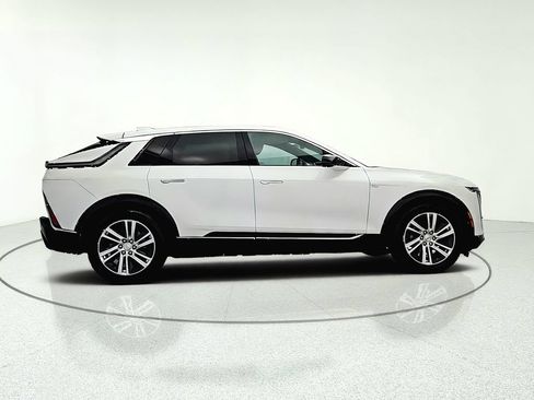 Used 2024 Cadillac Lyriq Tech AWD/4WD image 8