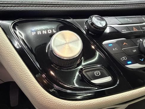 Used 2020 Chrysler Pacifica Limited FWD image 20