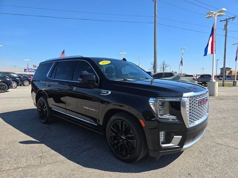 Used 2022 GMC Yukon Denali w/ Denali Premium Package image 3