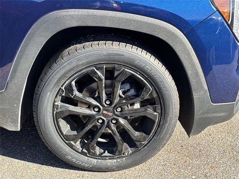 Used 2022 GMC Terrain SLE w/ Elevation Edition image 5