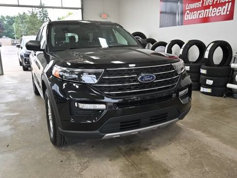 Used 2022 Ford Explorer XLT w/ Equipment Group 202A AWD/4WD image 3