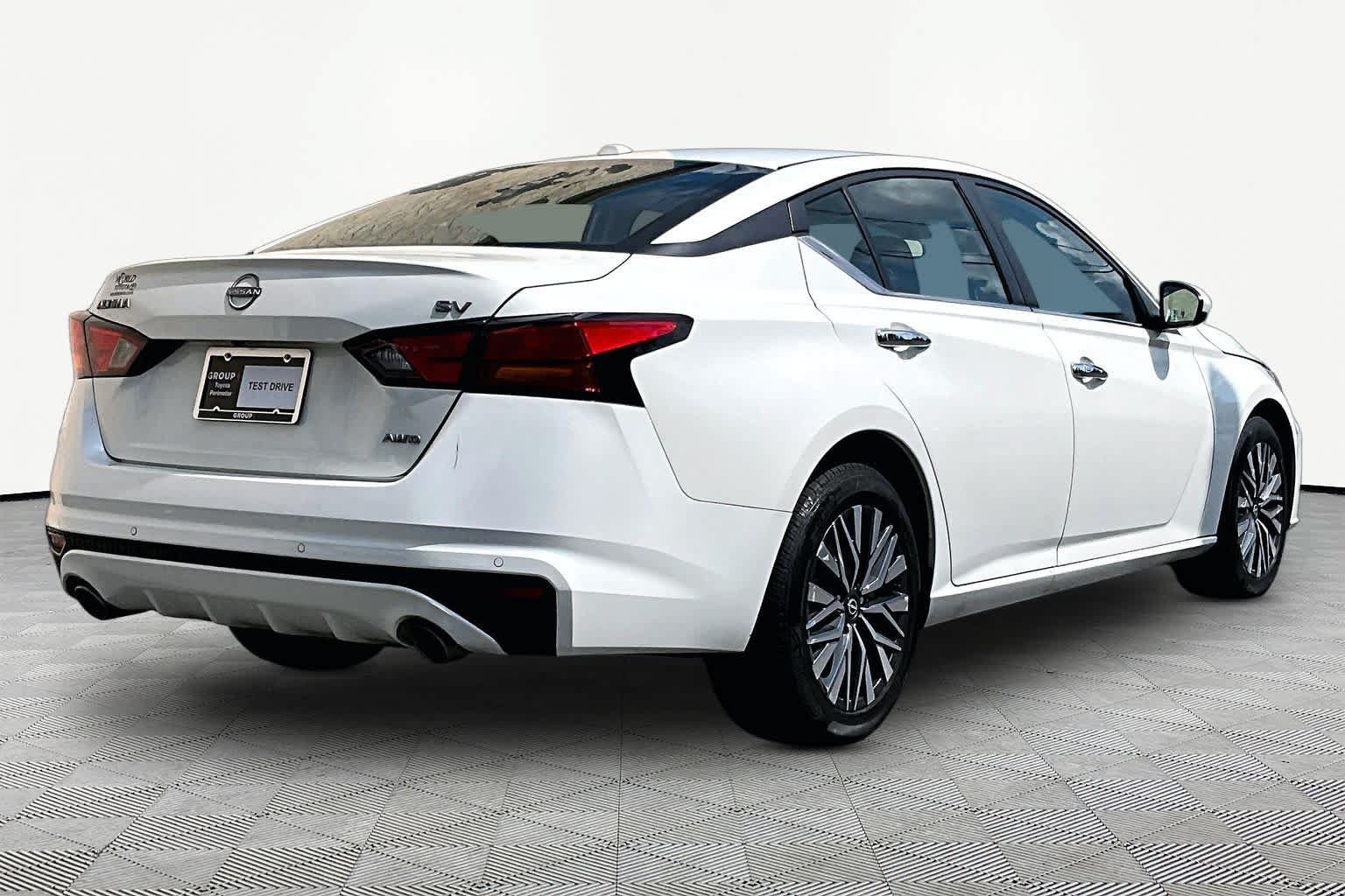 Used 2023 Nissan Altima 2.5 SV w/ SV Premium Package AWD/4WD image 13