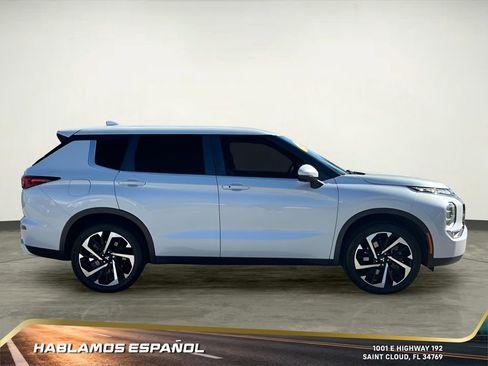 Used 2022 Mitsubishi Outlander SE image 12