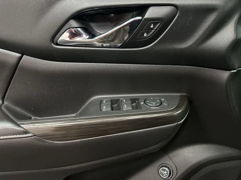Used 2017 GMC Acadia SLT AWD/4WD image 18