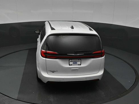 Used 2024 Chrysler Pacifica Touring-L FWD image 45