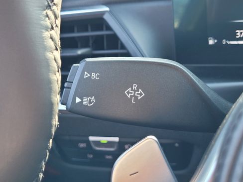 Used 2023 BMW 330i xDrive Sedan w/ M Sport Package image 31