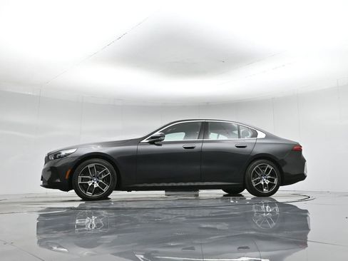 Used 2024 BMW i5 eDrive40i image 8