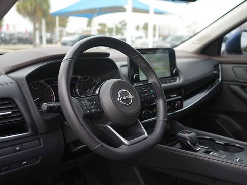 Used 2023 Nissan Rogue SL w/ SL Premium Package image 2