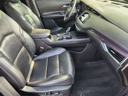 Used 2022 Cadillac XT4 Luxury w/ Cold Weather Package FWD image 14