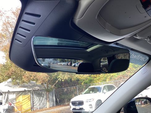 Certified 2023 Volvo XC60 B5 Plus w/ Climate Package image 27