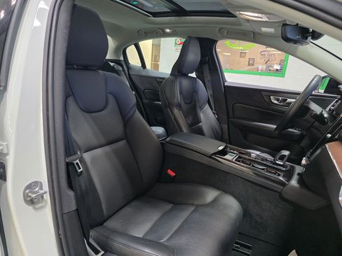 Used 2023 Volvo S60 T8 Plus image 21