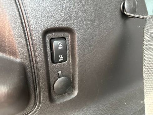 Used 2012 Lincoln MKX FWD image 37