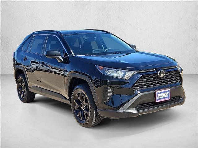 Used 2021 Toyota RAV4 LE FWD image 3