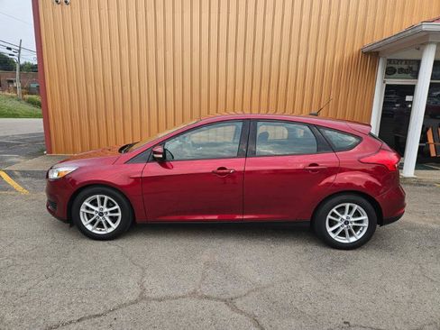 Used 2015 Ford Focus SE FWD image 1
