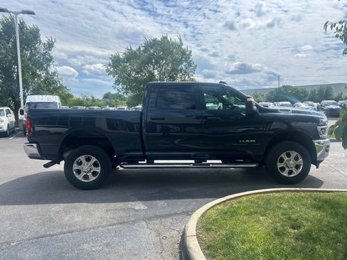 Used 2026 RAM 2500 Big Horn AWD/4WD image 2
