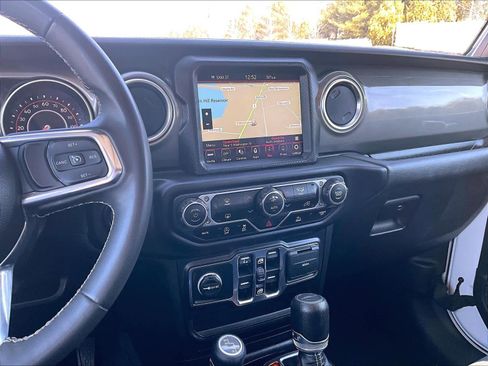 Used 2023 Jeep Gladiator Overland AWD/4WD image 18