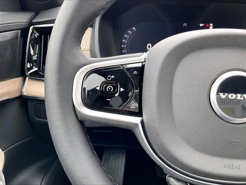 New 2026 Volvo XC90 T8 Plus w/ Protection Package Premier image 17