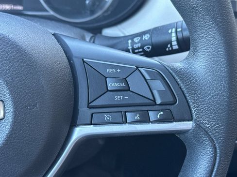 Used 2021 Nissan Versa SV FWD image 38