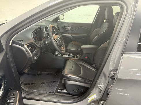 Used 2022 Jeep Cherokee Limited w/ Mopar Interior Package AWD/4WD image 3
