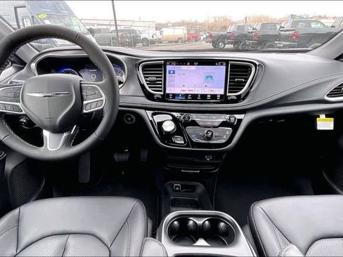 New 2026 Chrysler Pacifica Select image 5