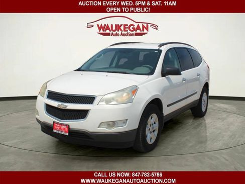 Used 2012 Chevrolet Traverse LS FWD image 1