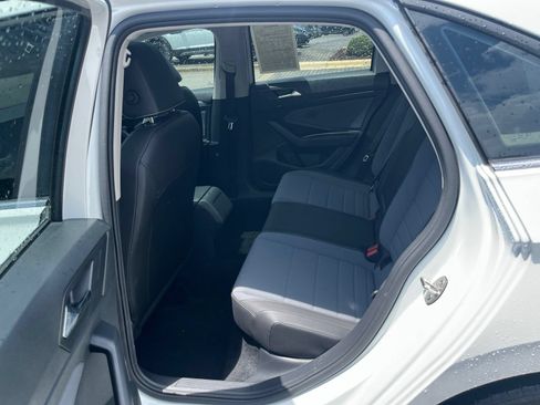 Certified 2025 Volkswagen Jetta SE FWD image 27