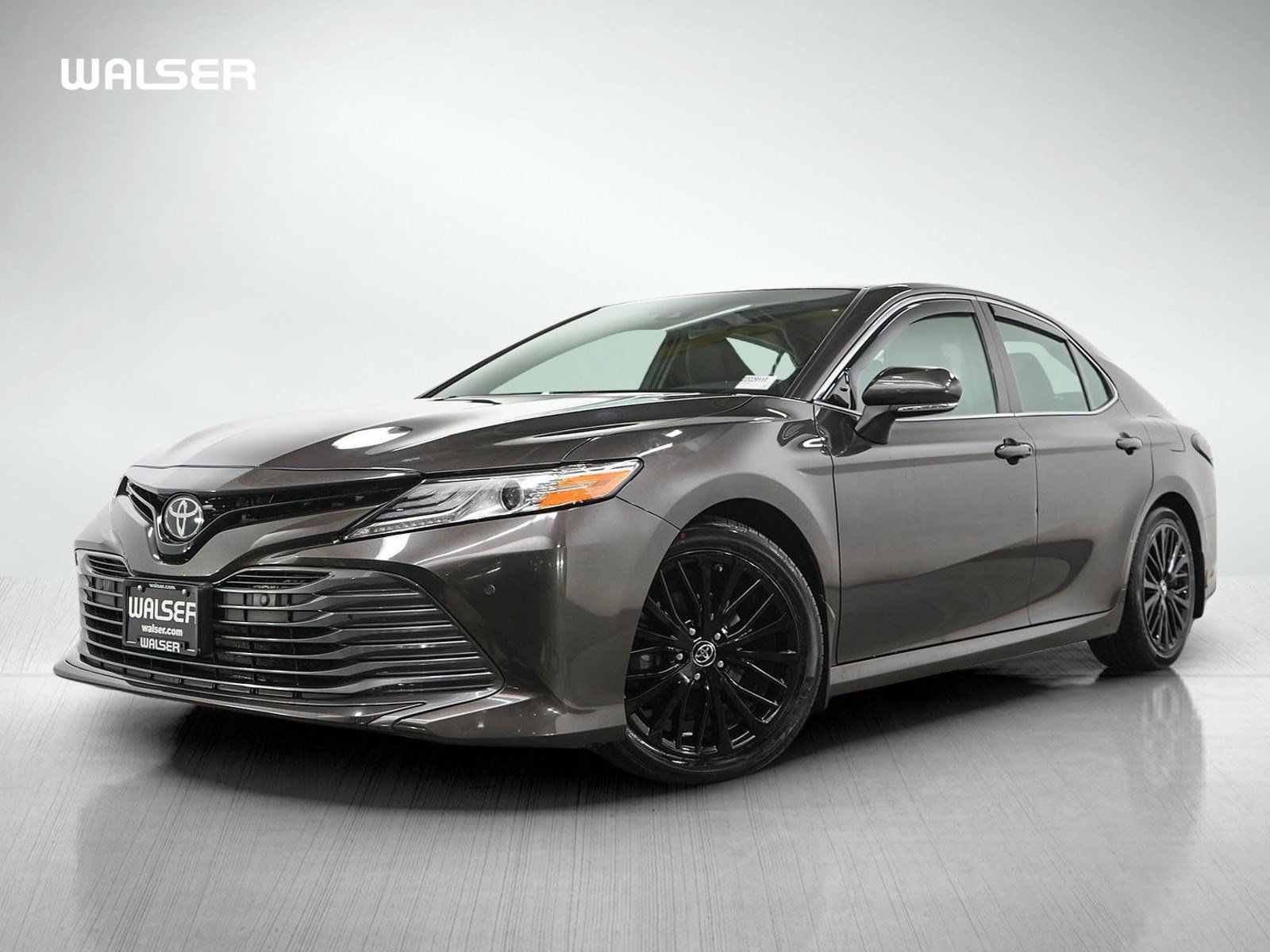 Used 2018 Toyota Camry XLE FWD image 1