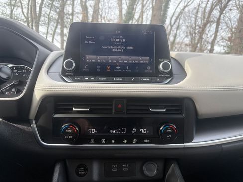 Used 2025 Nissan Rogue SV image 18