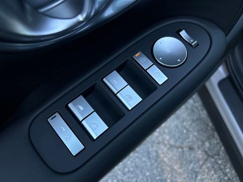 New 2026 Hyundai Ioniq 9 SE AWD/4WD image 17