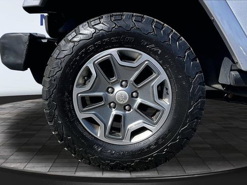 Used 2014 Jeep Wrangler Unlimited Rubicon w/ Dual Top Group AWD/4WD image 35