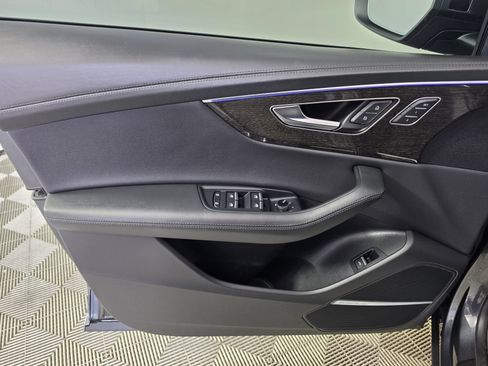 Used 2023 Audi Q8 Prestige AWD/4WD image 5