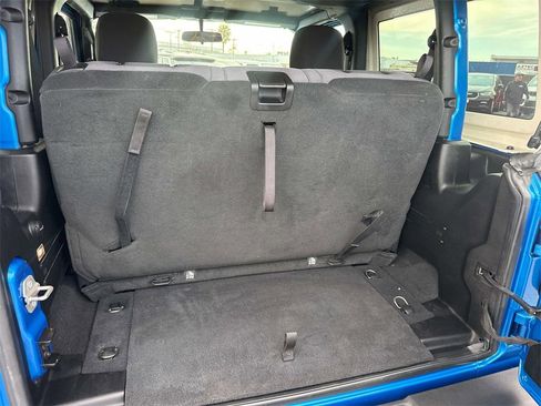 Used 2022 Jeep Wrangler Willys image 5