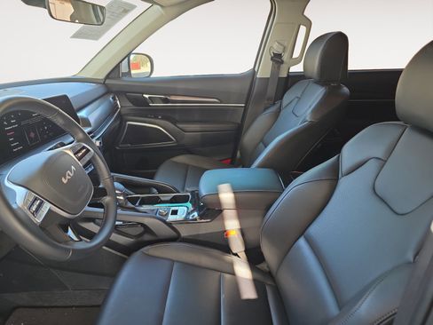 Certified 2025 Kia Telluride LX image 20