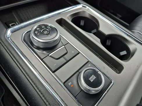 Used 2019 Ford Expedition Max XLT w/ Equipment Group 202A AWD/4WD image 18