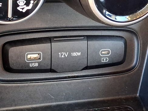 Used 2024 Hyundai Venue SEL image 24