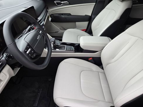 New 2026 Kia Sportage EX FWD image 9