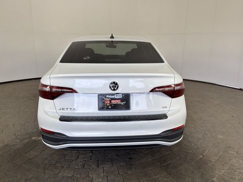 Used 2023 Volkswagen Jetta SE FWD image 6
