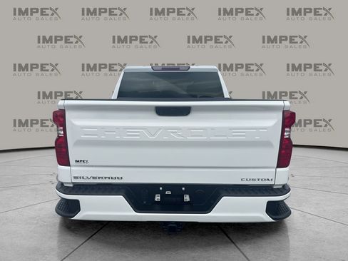 Used 2025 Chevrolet Silverado 1500 Custom image 4