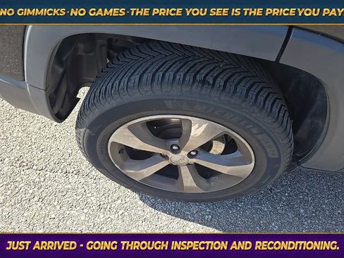 Used 2019 Jeep Cherokee Limited AWD/4WD image 10